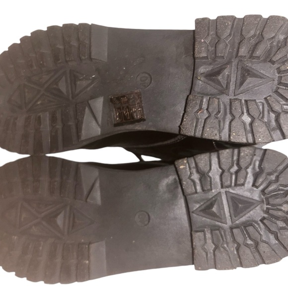 Cute pair of women’s boots!! Size 40 - Picture 6 of 6